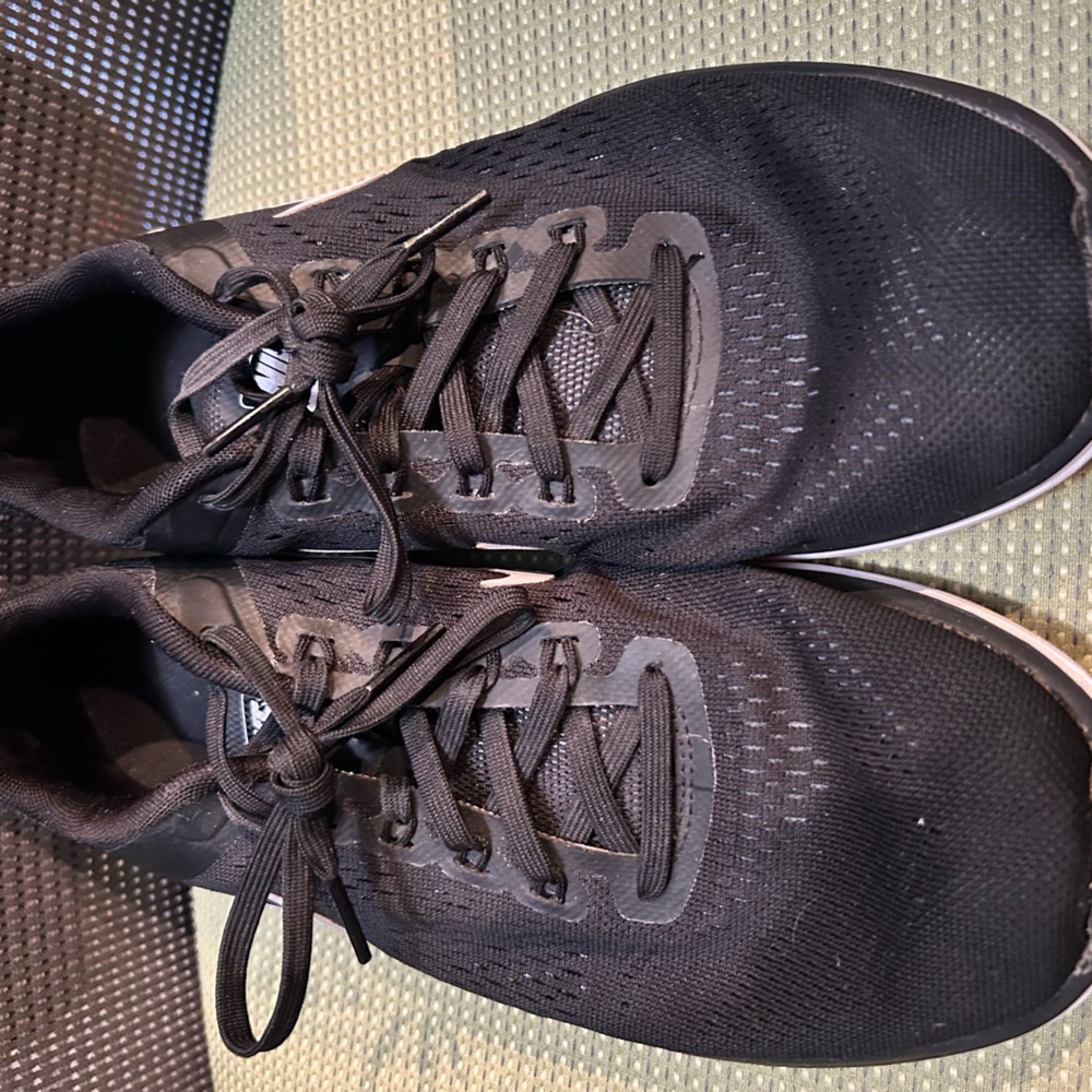 Used womens Size 10 - Nike Flex 2016 Running Black 830751-001